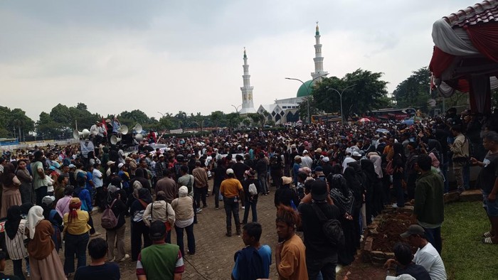 Berita Terkini : Bupati Bogor Temui Pendemo, Janji Minta Pemprov Buka Lagi Tambang Berizin