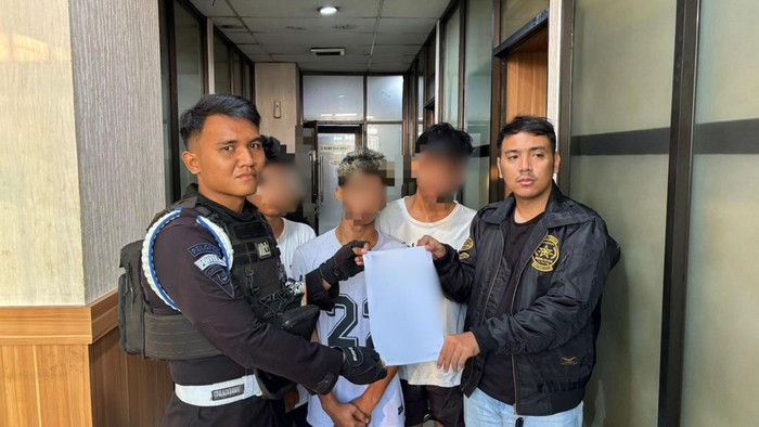 Berita Terkini : 3 Pemuda Keciduk Transaksi Narkoba di Bekasi, 6 Klip Sinte Disita